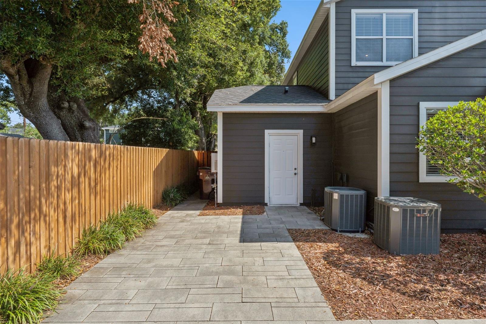1810 Illinois St Property Photo 33