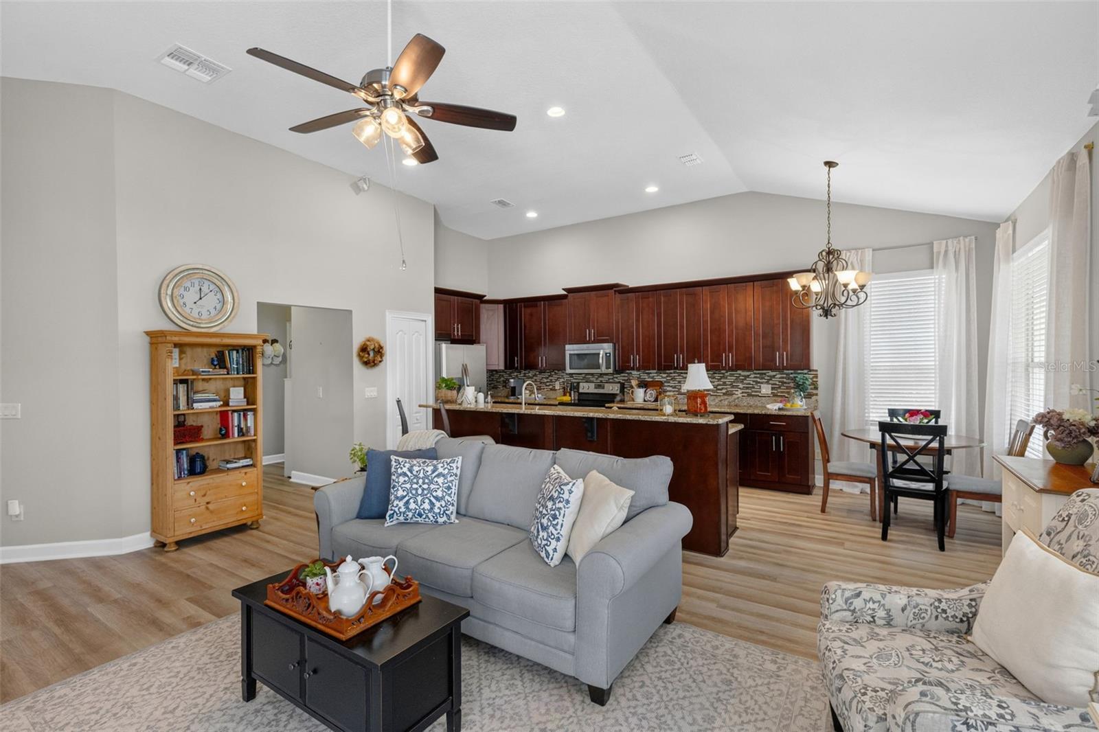 8052 Laurel Ridge Dr Property Photo 10