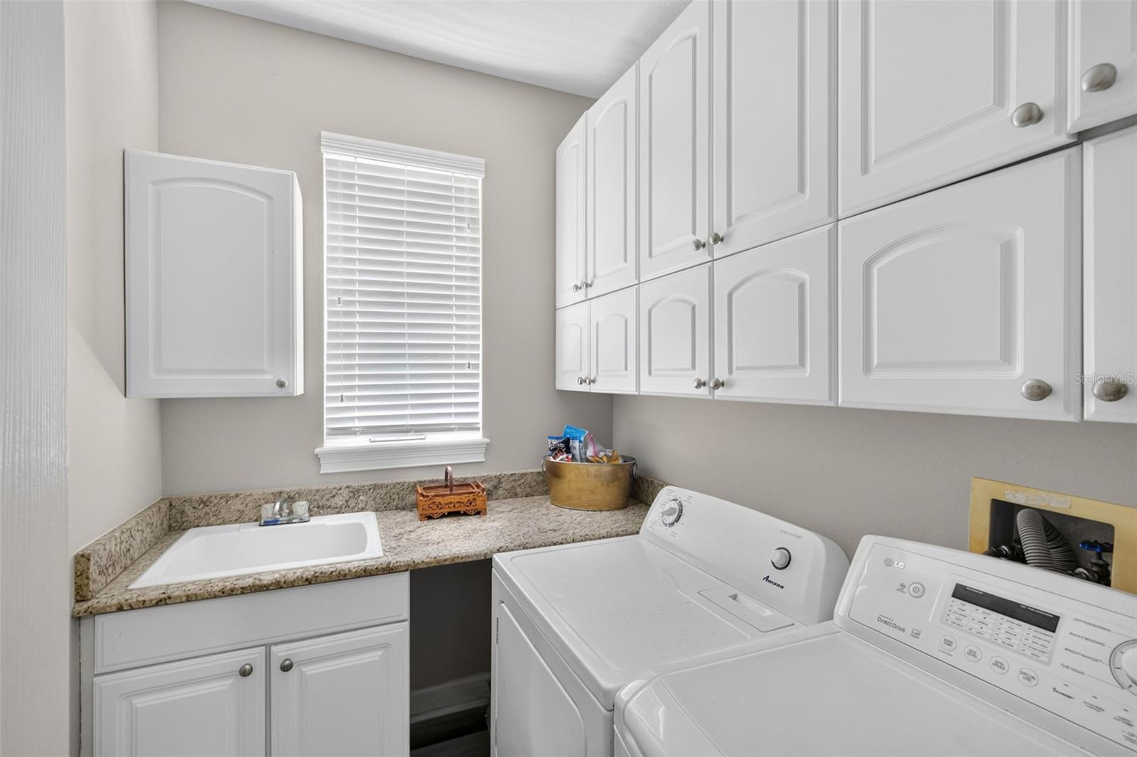8052 Laurel Ridge Dr Property Photo 27