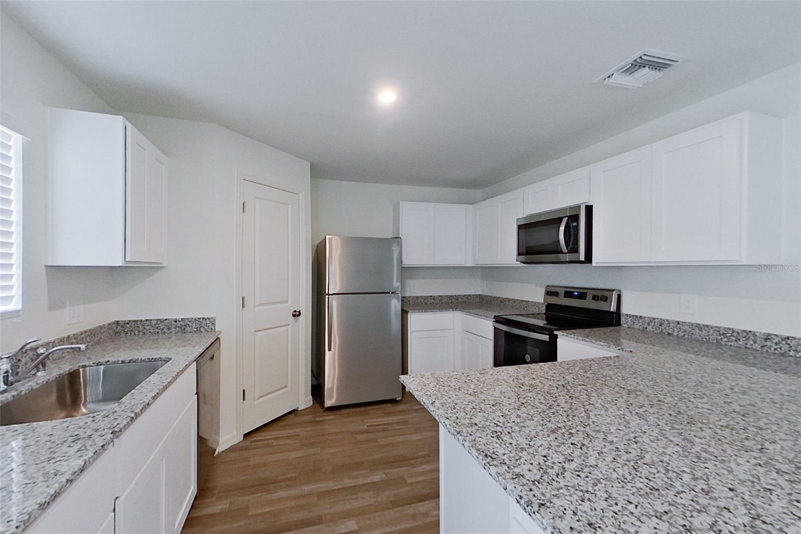 4020 Garden Blvd Property Photo 6
