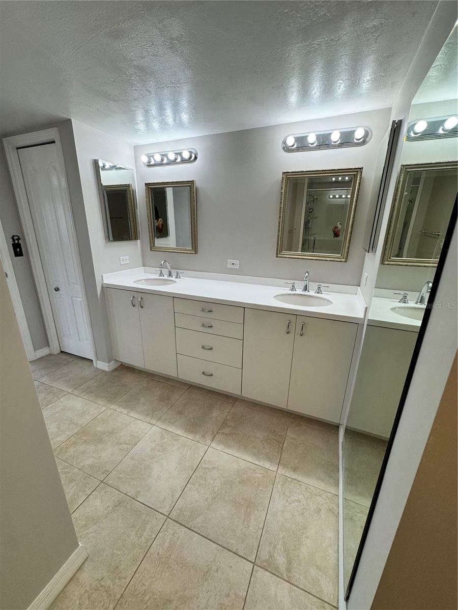 4 Oceans West Blvd #606d Property Photo 15