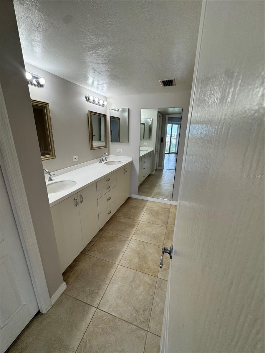 4 Oceans West Blvd #606d Property Photo 16