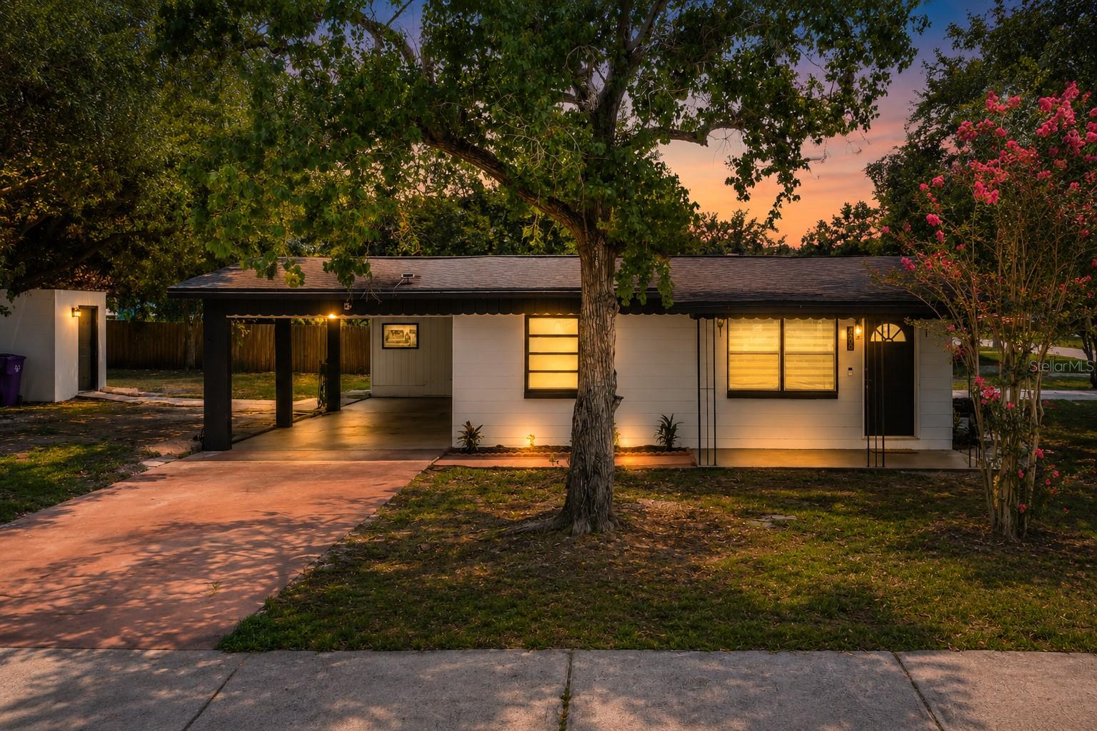 438 California Ave Property Photo 1