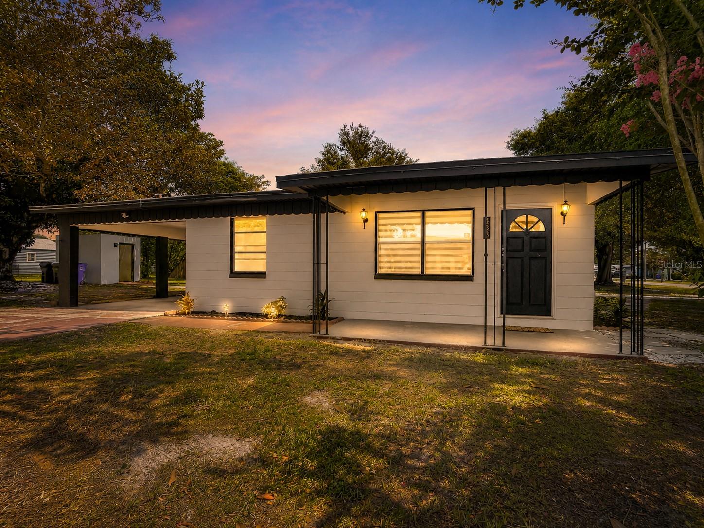 438 California Ave Property Photo 3