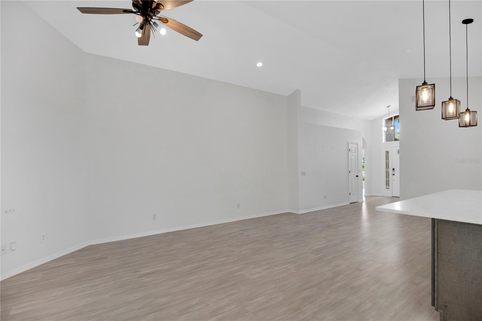 14170 Sunriver Ave Property Photo 16