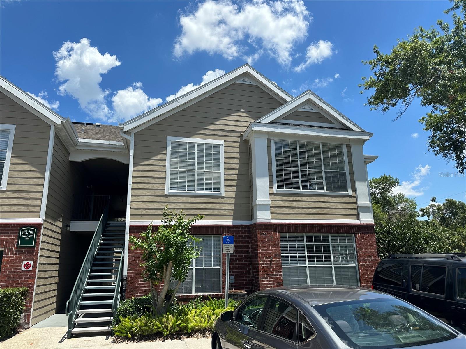 O6421208 Property Photo 1