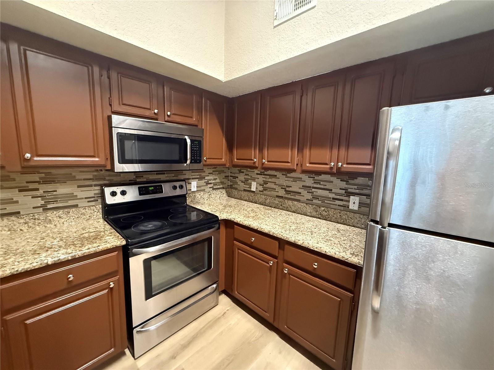 O6421208 Property Photo 4