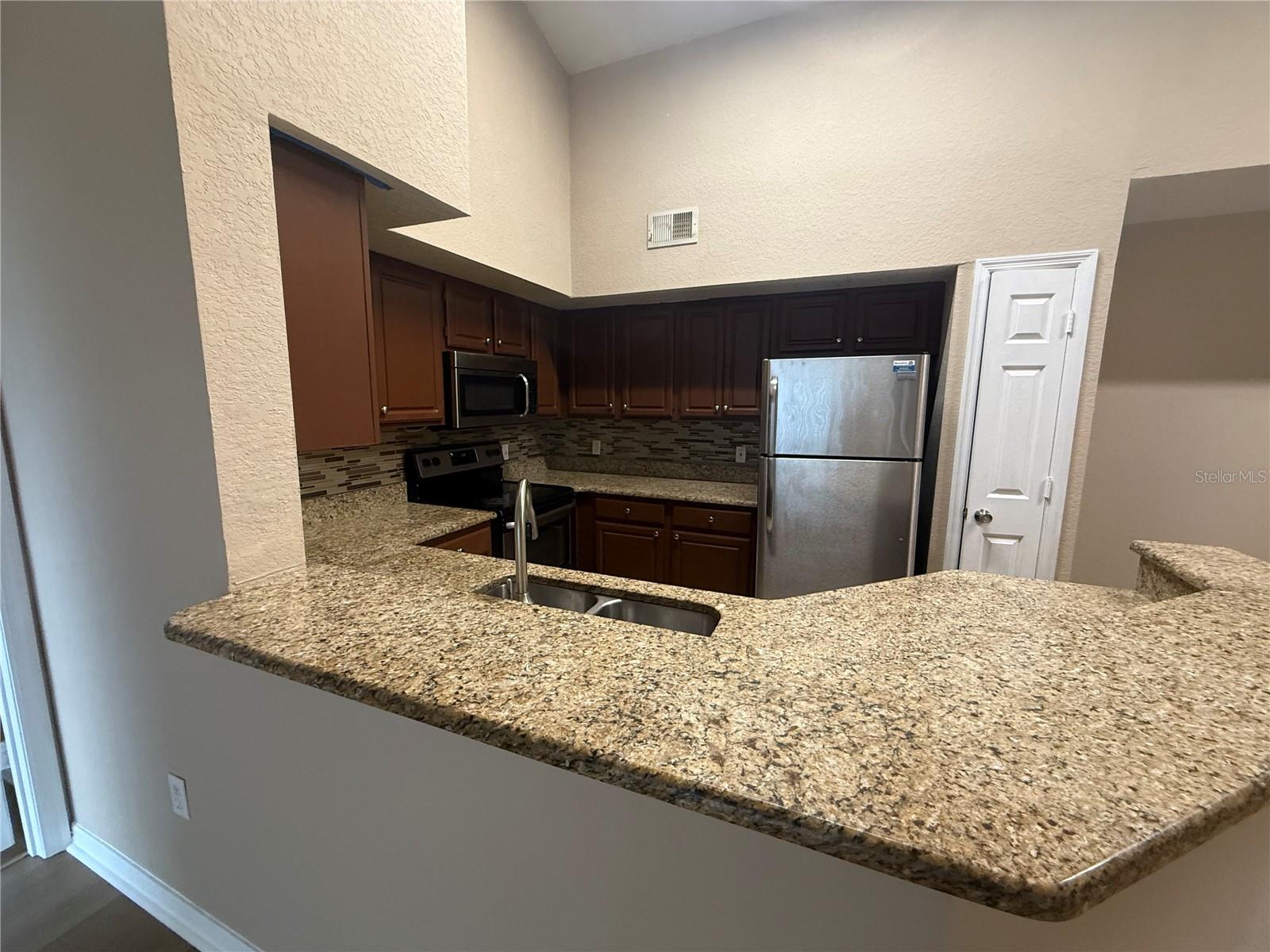 O6421208 Property Photo 5