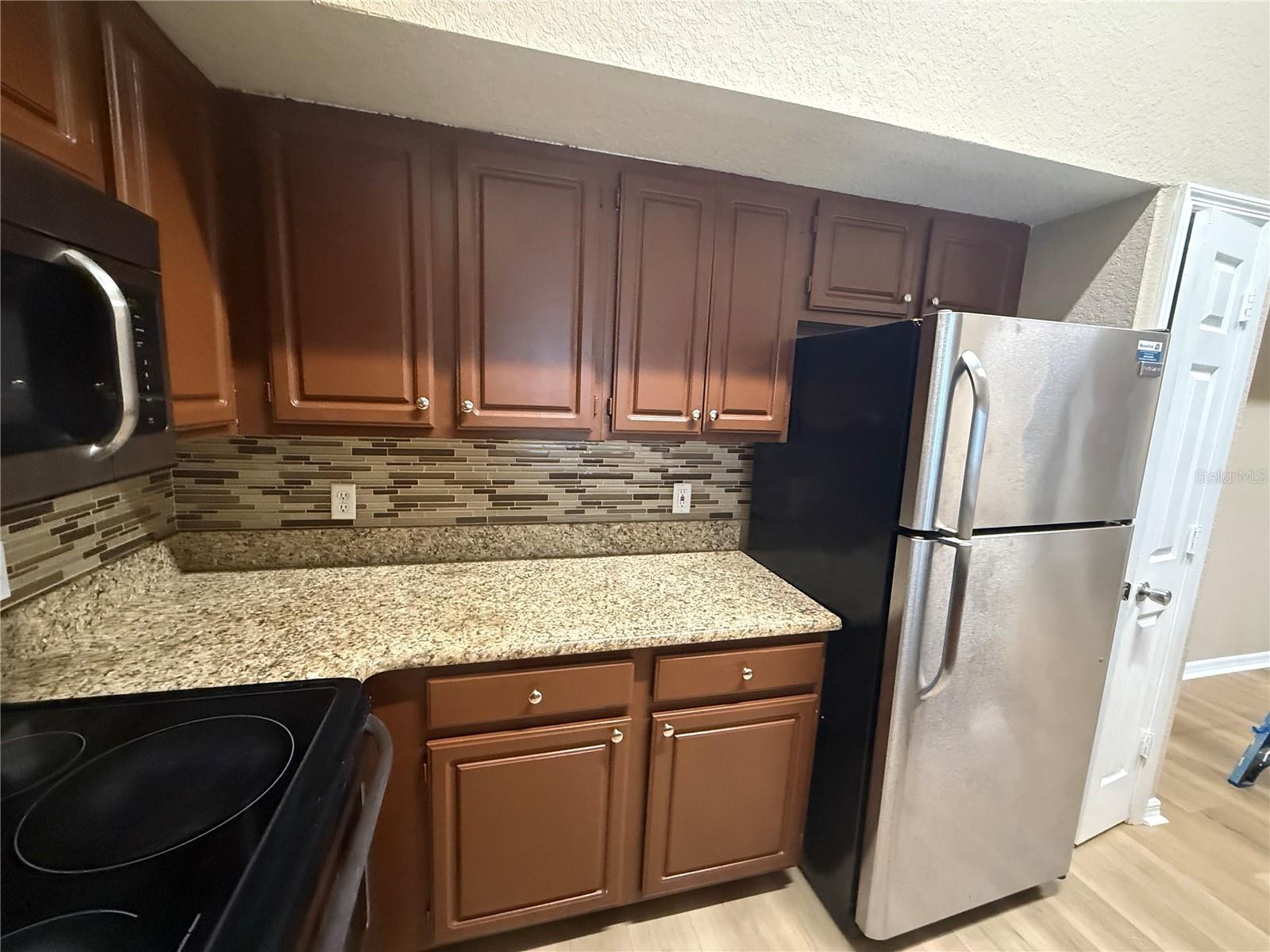 O6421208 Property Photo 6