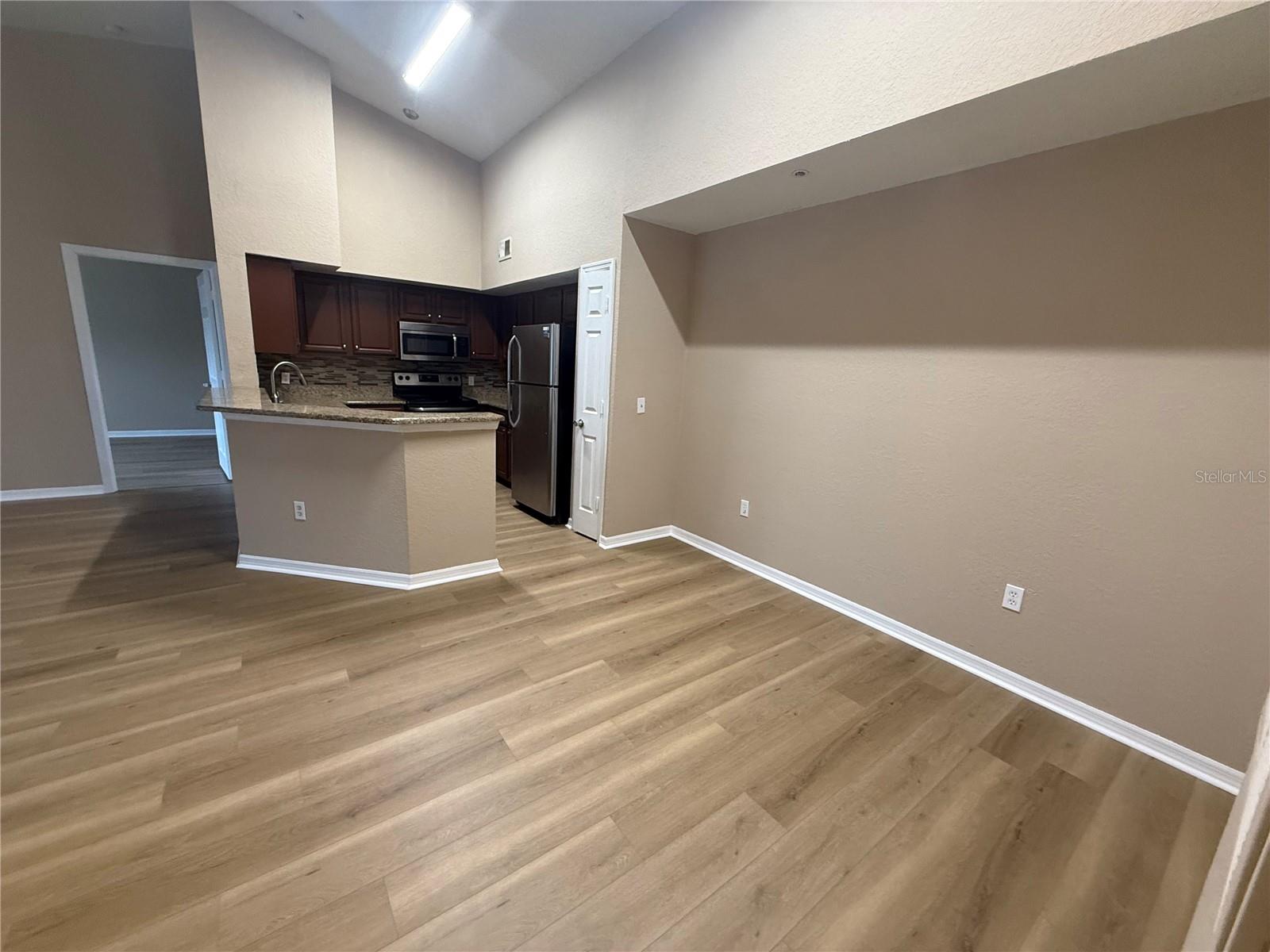 O6421208 Property Photo 8