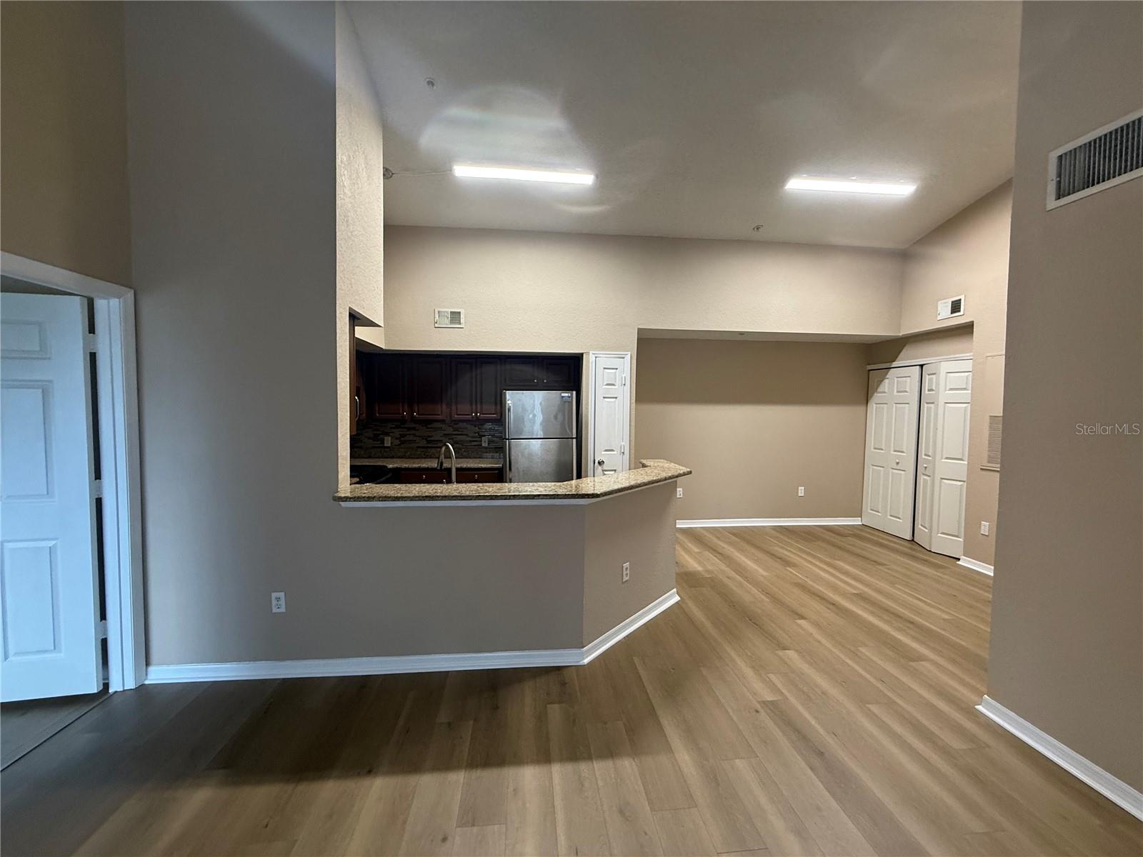 O6421208 Property Photo 10