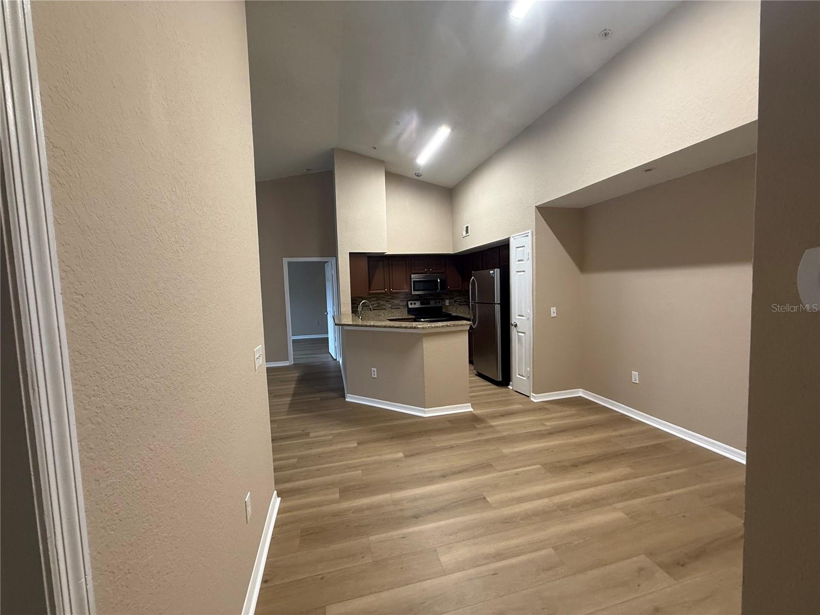 O6421208 Property Photo 11
