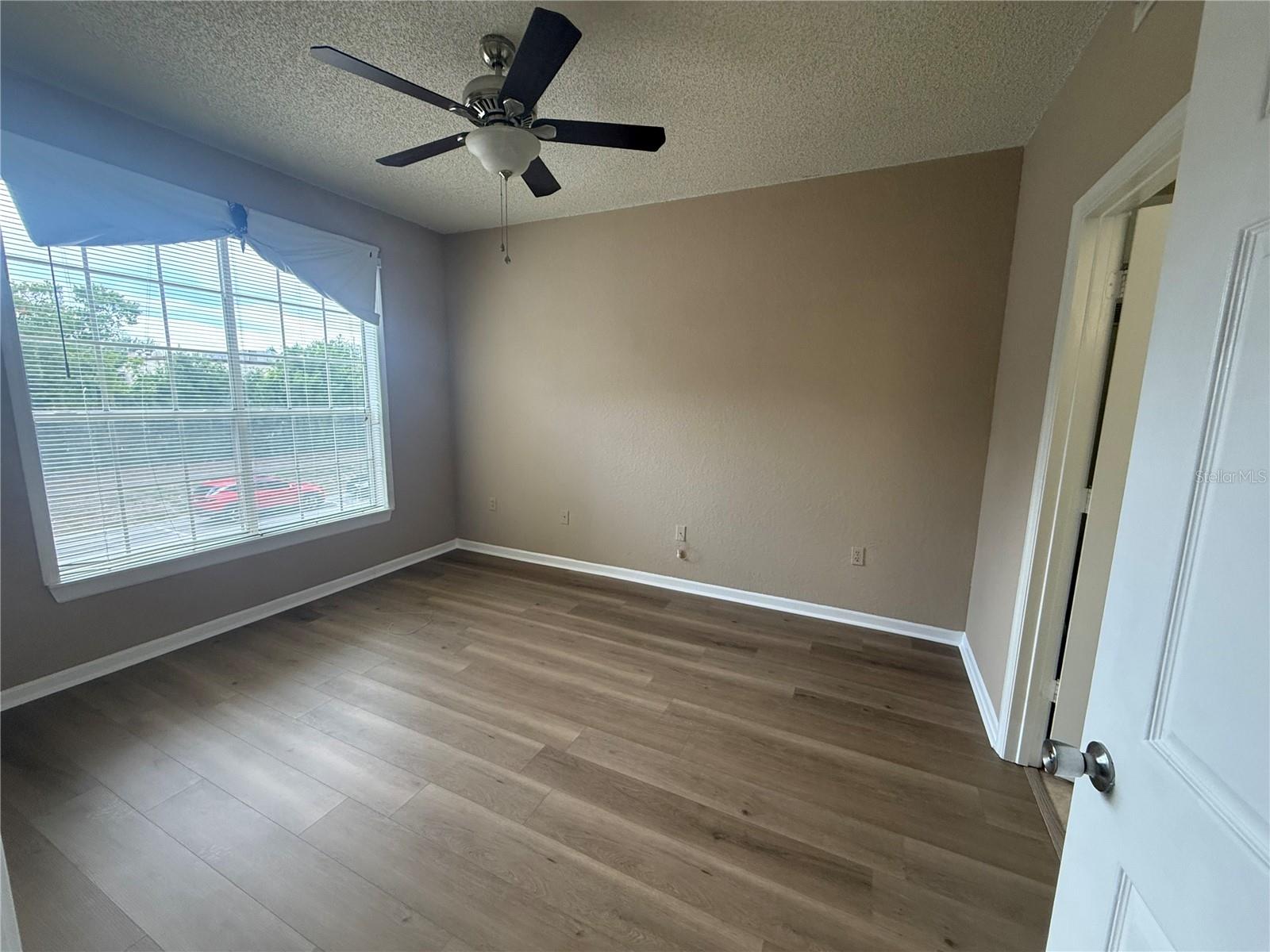 O6421208 Property Photo 17