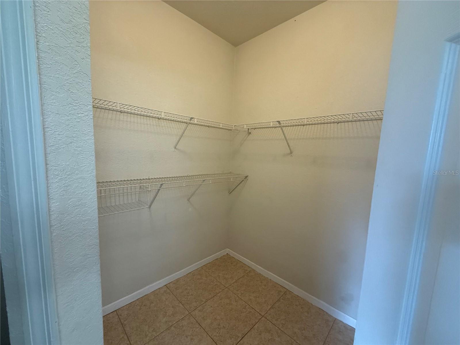 O6421208 Property Photo 18