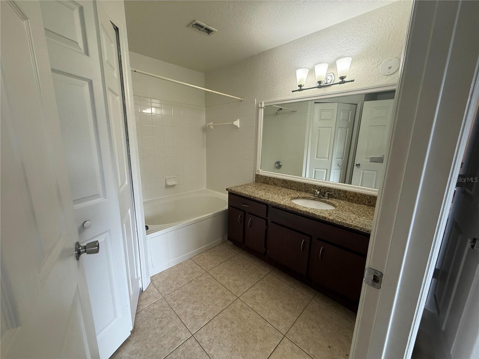 O6421208 Property Photo 20