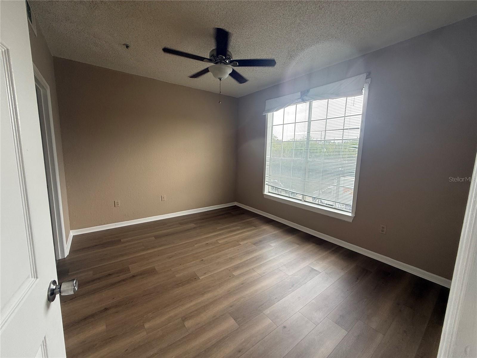 O6421208 Property Photo 21