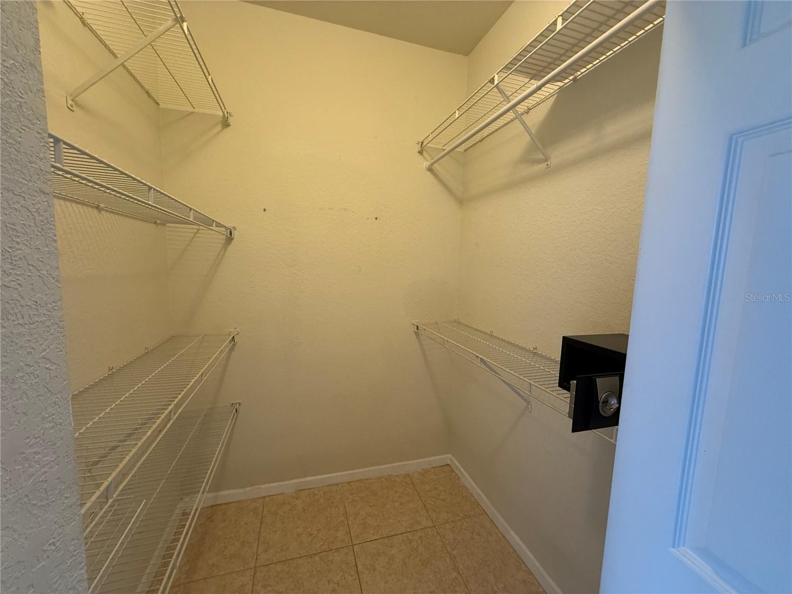 O6421208 Property Photo 22
