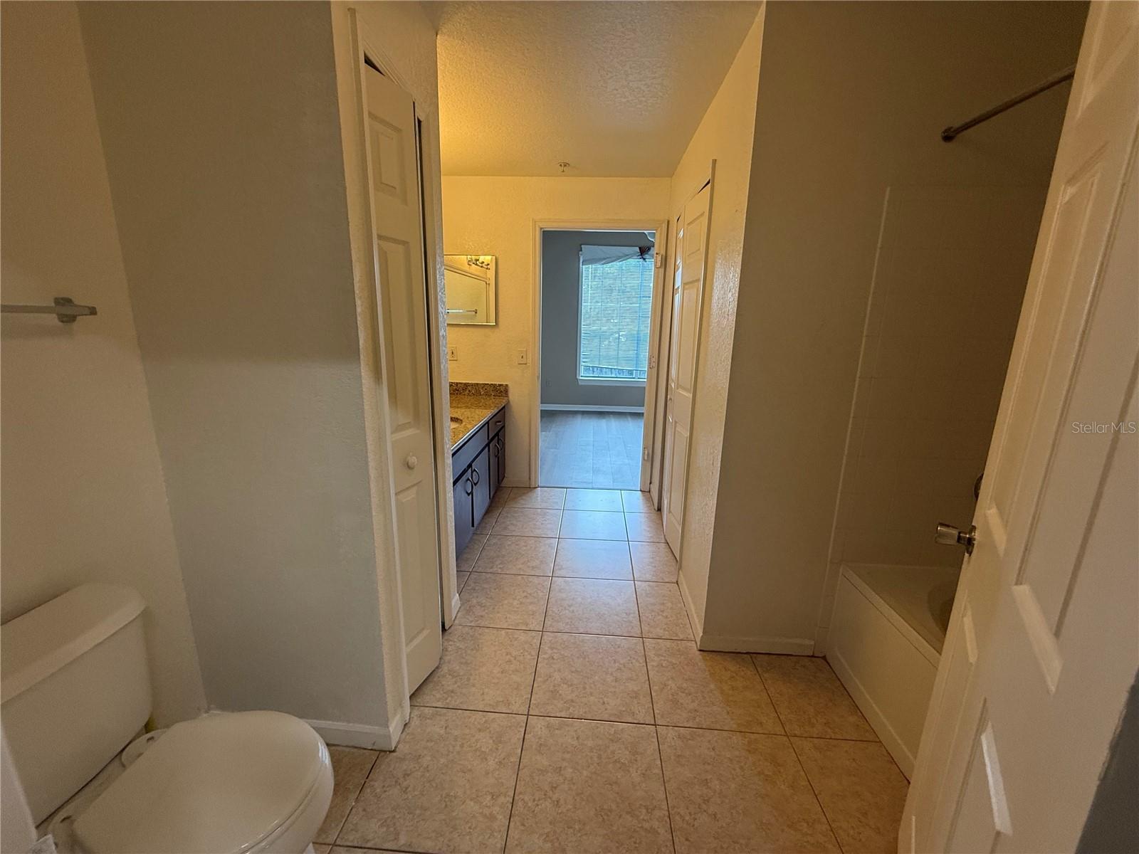O6421208 Property Photo 23