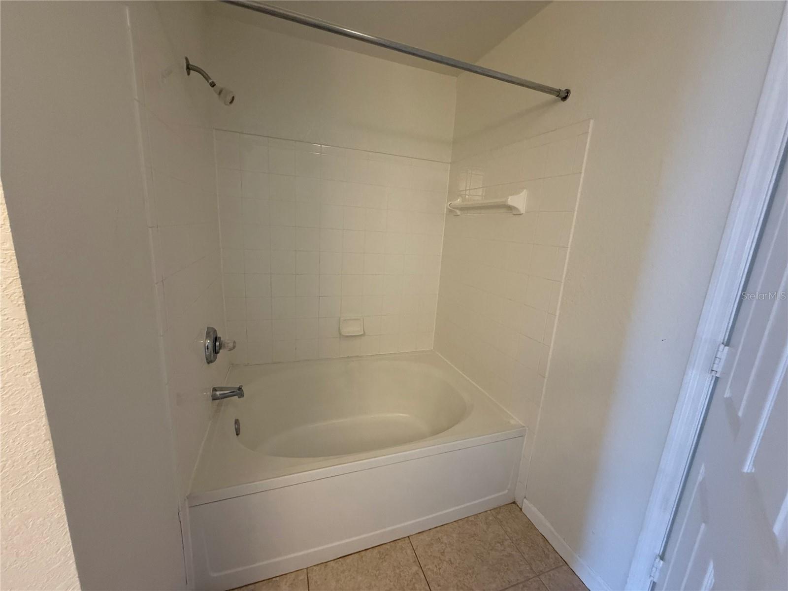 O6421208 Property Photo 24