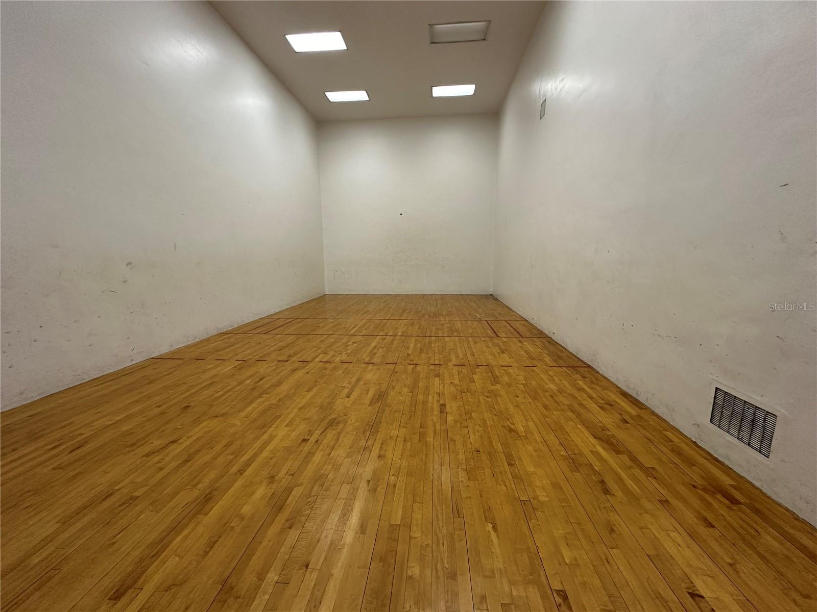 O6421208 Property Photo 29