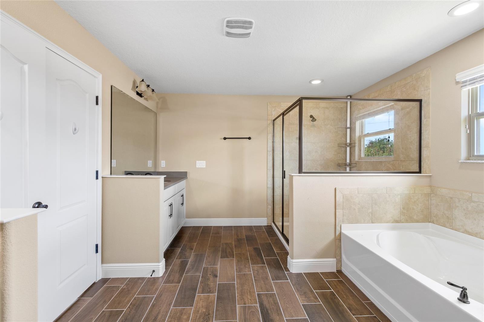 8506 Bayview Crossing Dr Property Photo 24