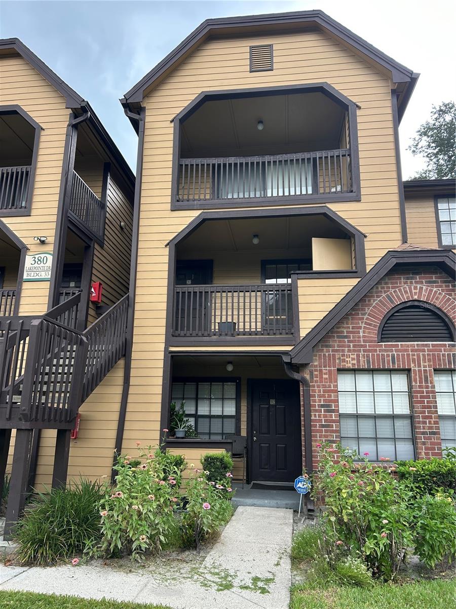 380 Lakepointe Dr #202 Property Photo 1