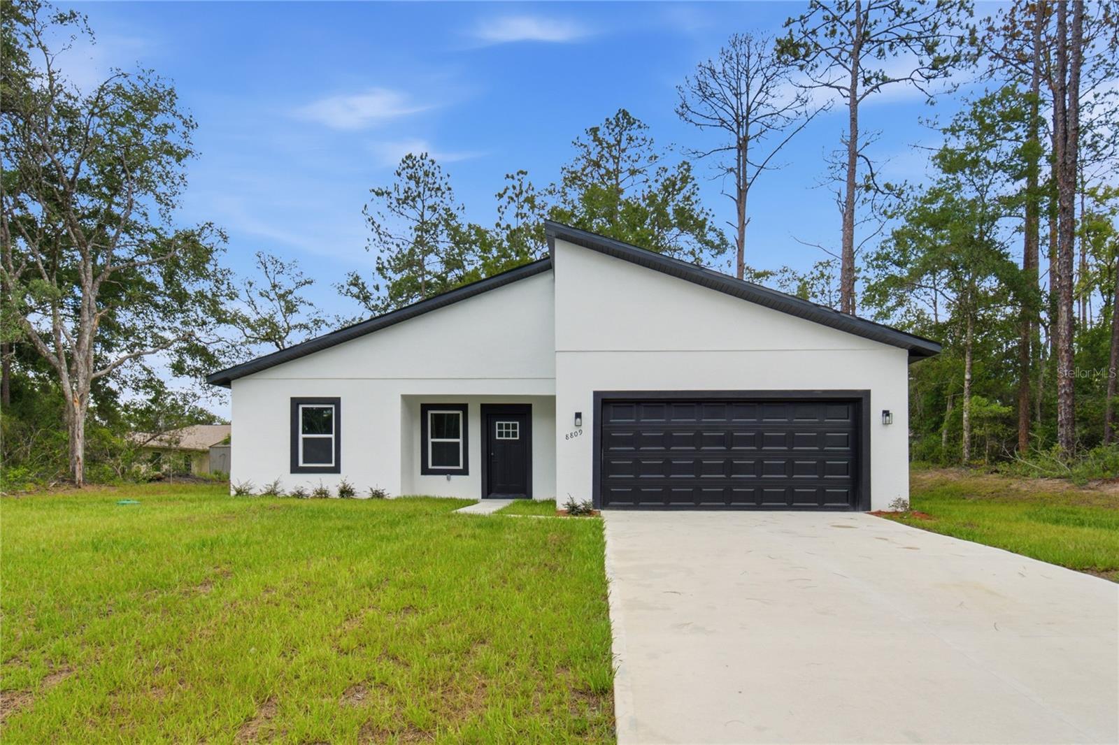 8809 N Circular Way Property Photo 1