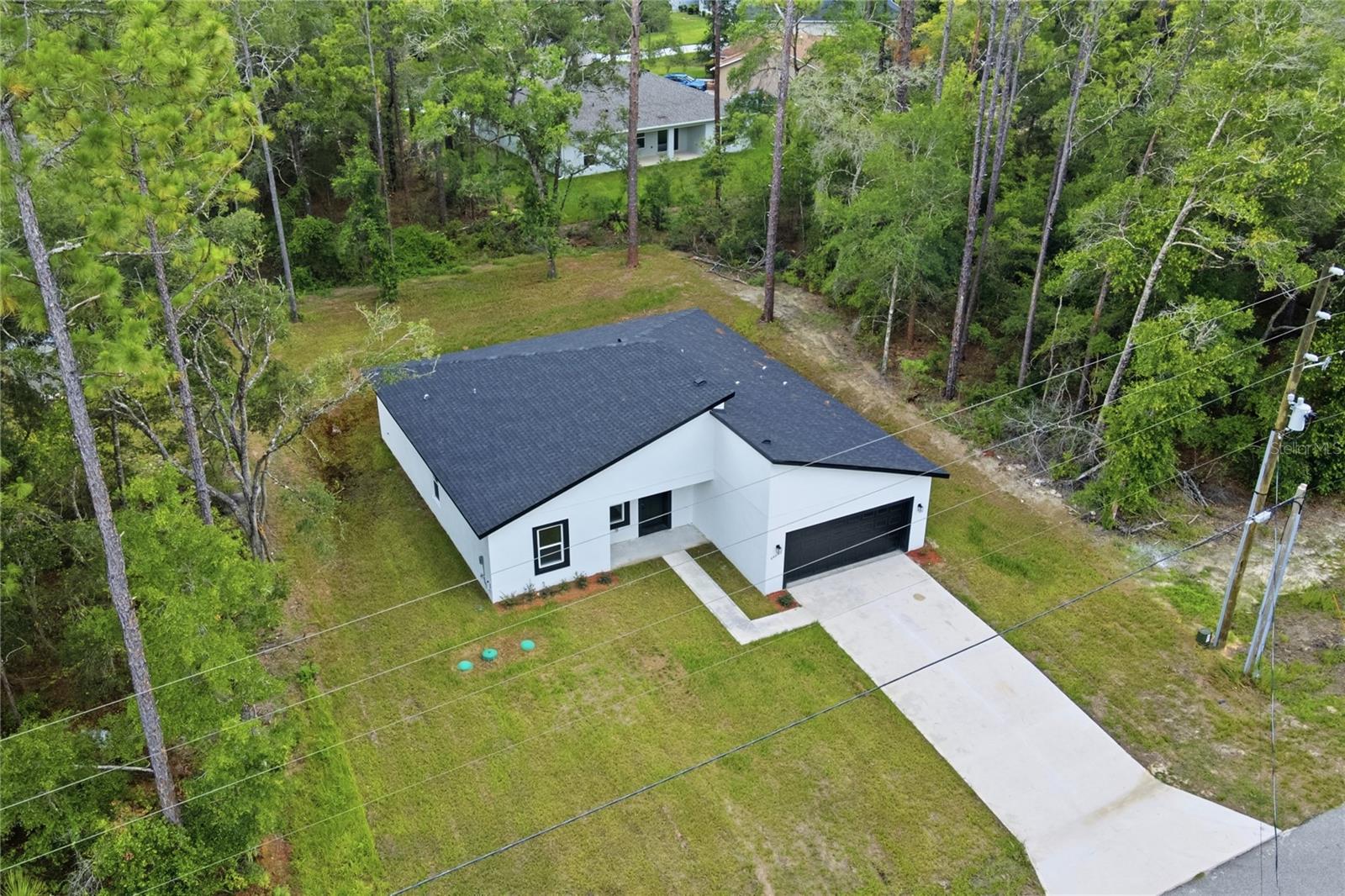 8809 N Circular Way Property Photo 3