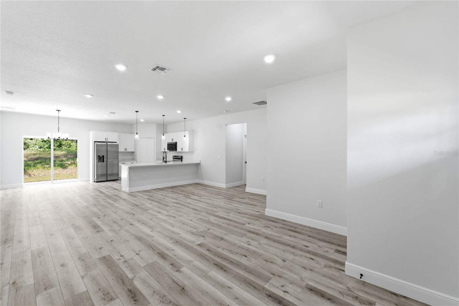 8809 N Circular Way Property Photo 7