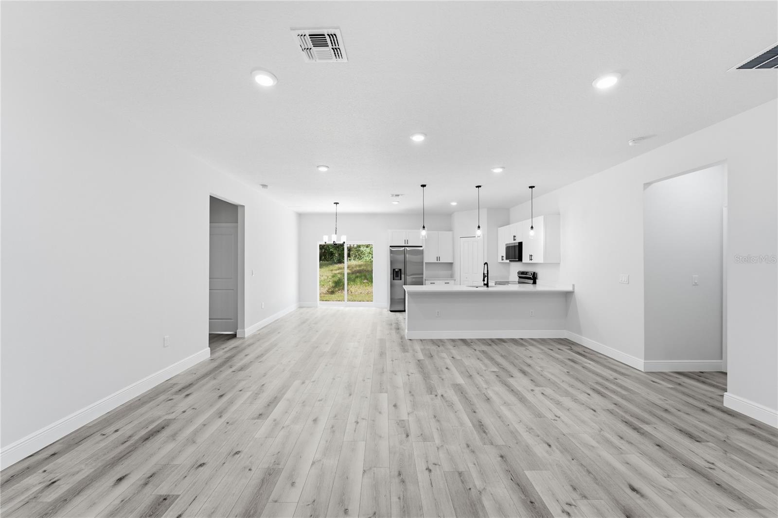 8809 N Circular Way Property Photo 8