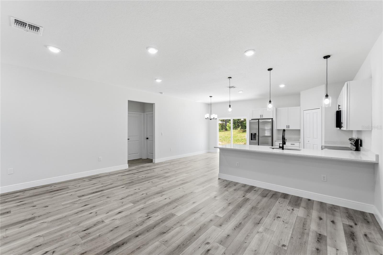 8809 N Circular Way Property Photo 10