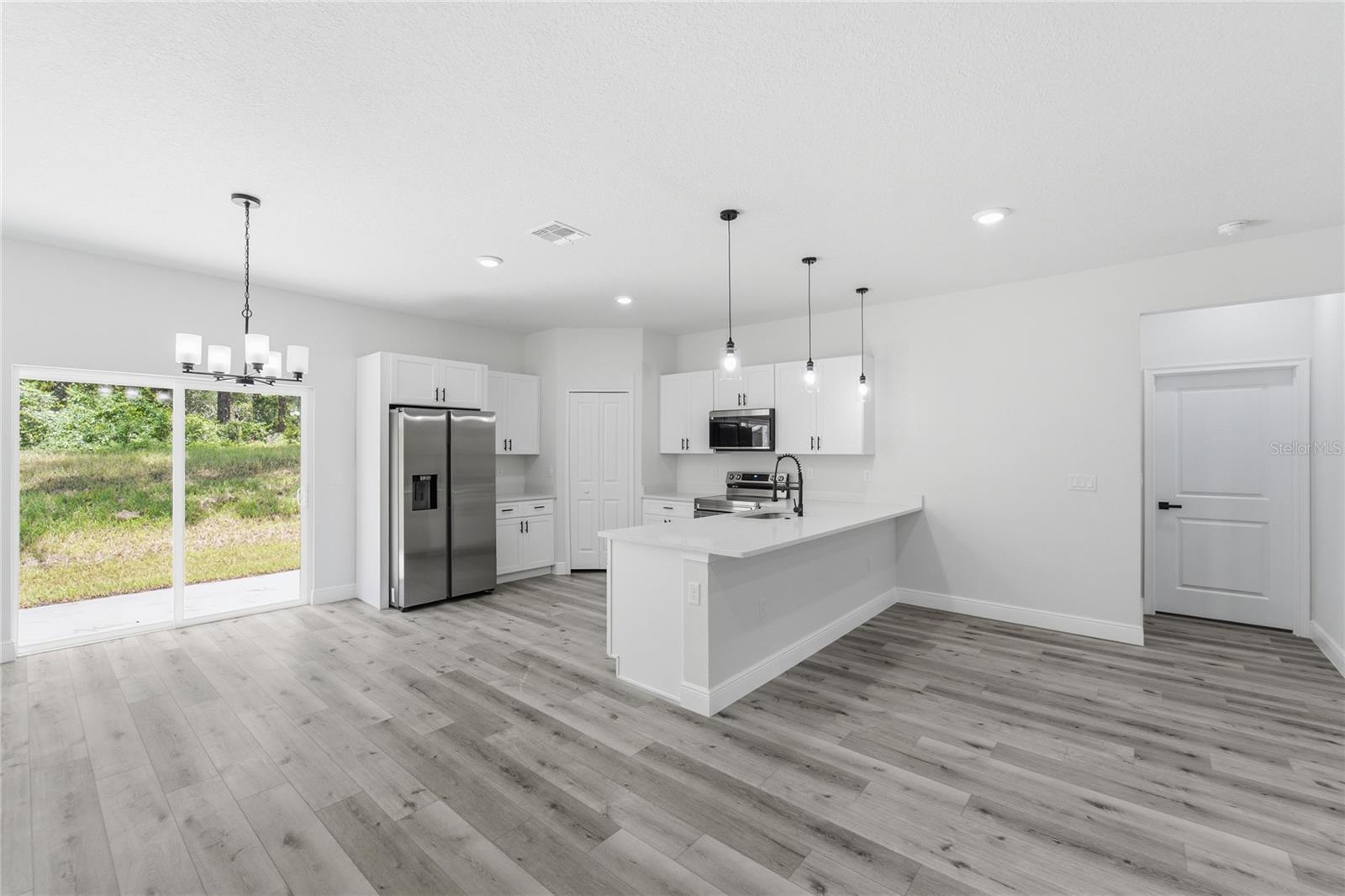 8809 N Circular Way Property Photo 11