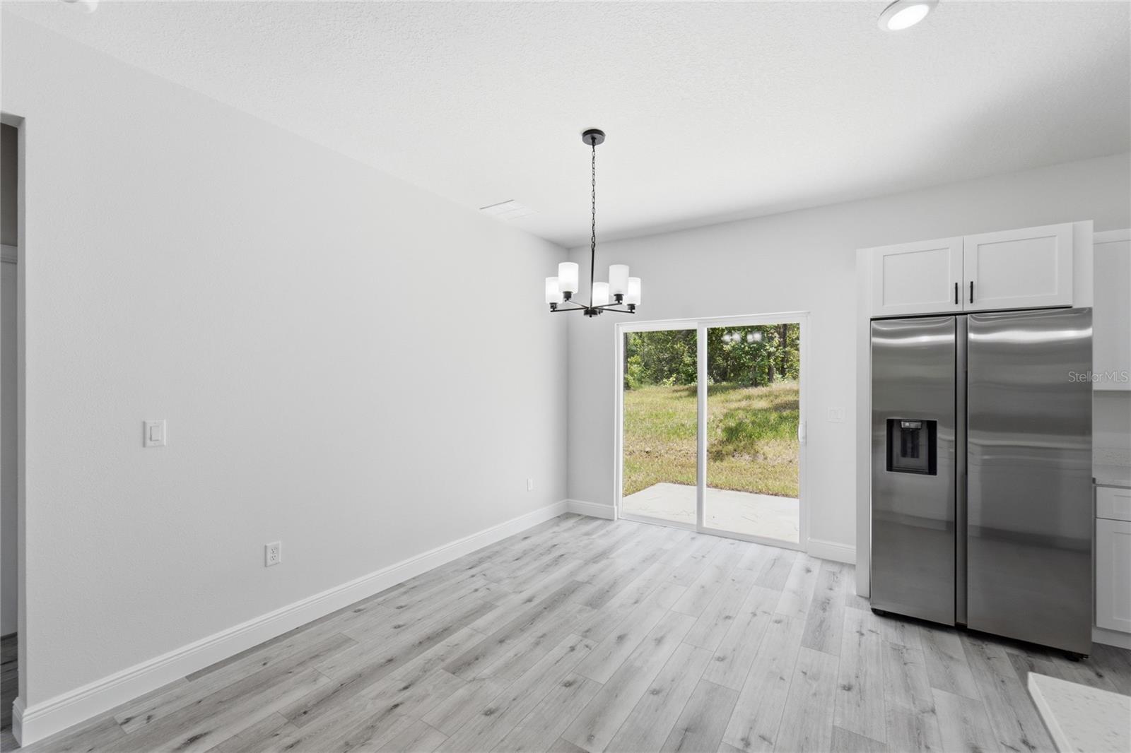 8809 N Circular Way Property Photo 12