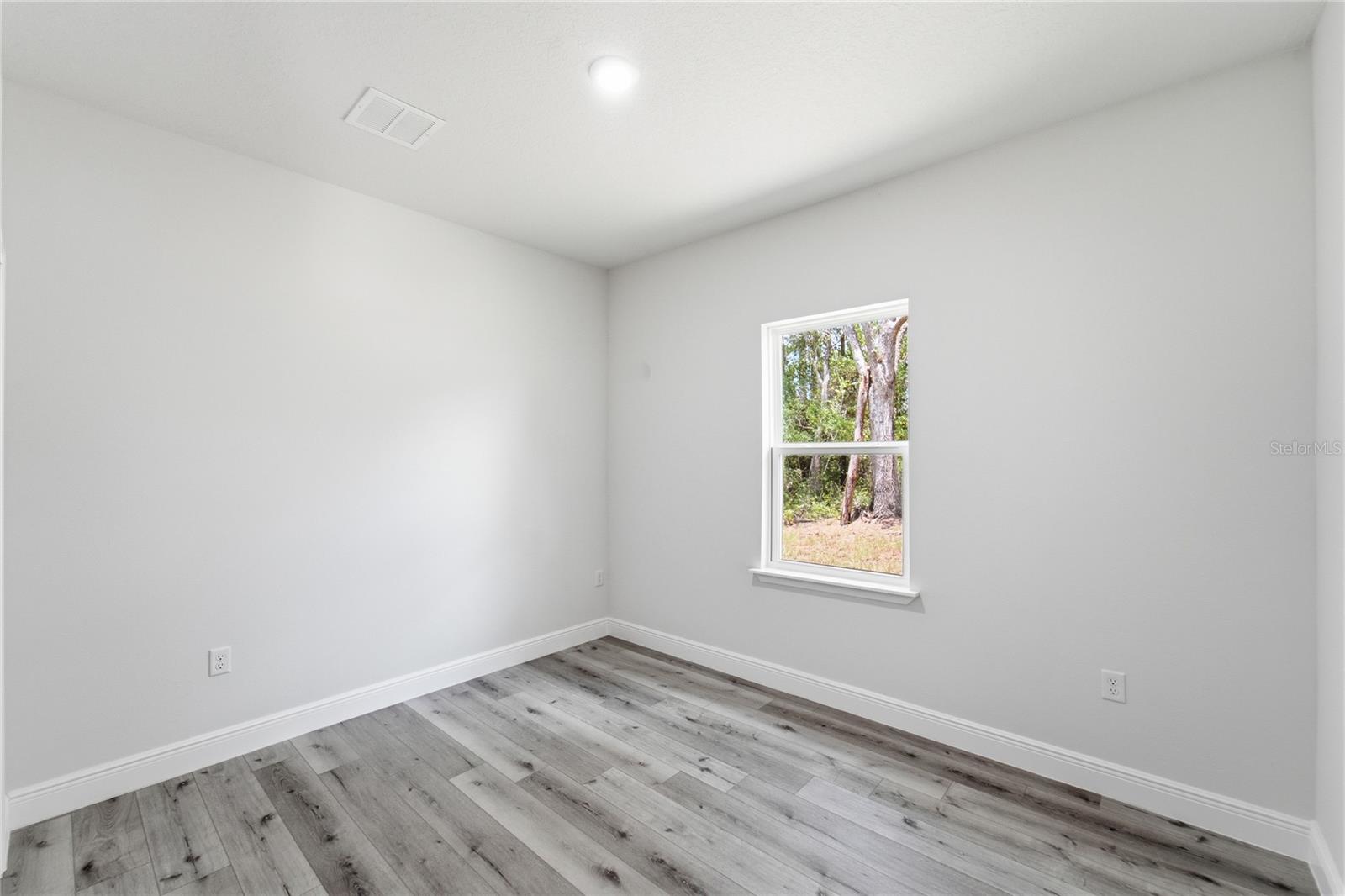 8809 N Circular Way Property Photo 19