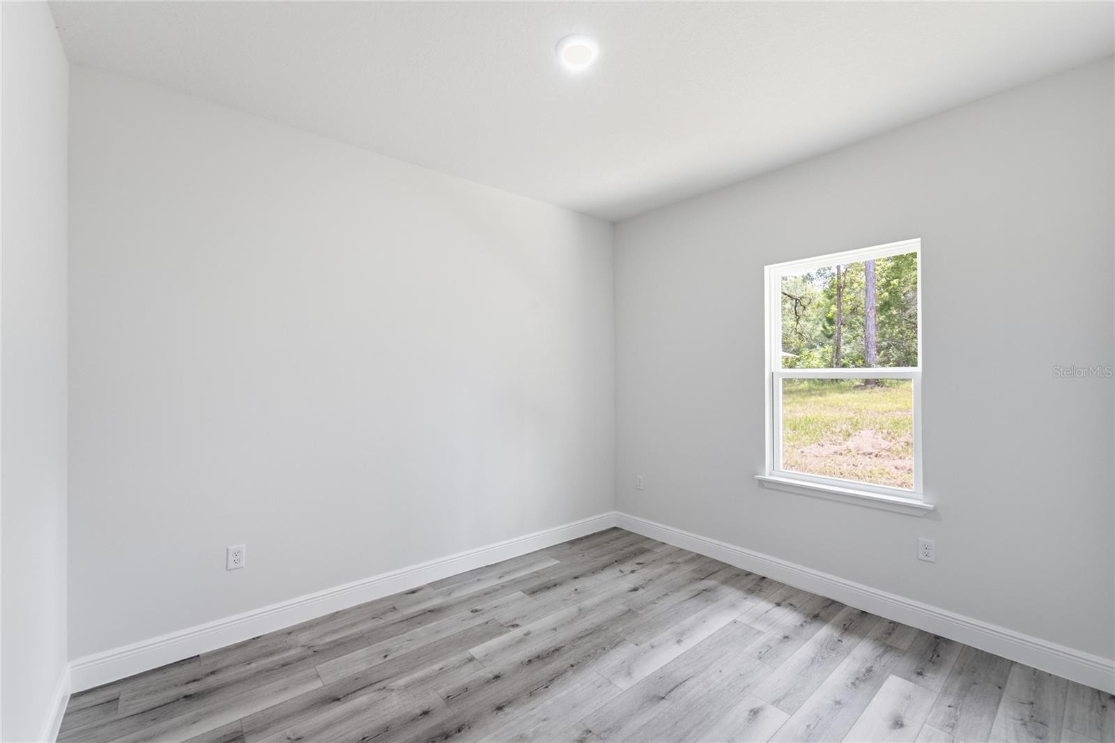 8809 N Circular Way Property Photo 22