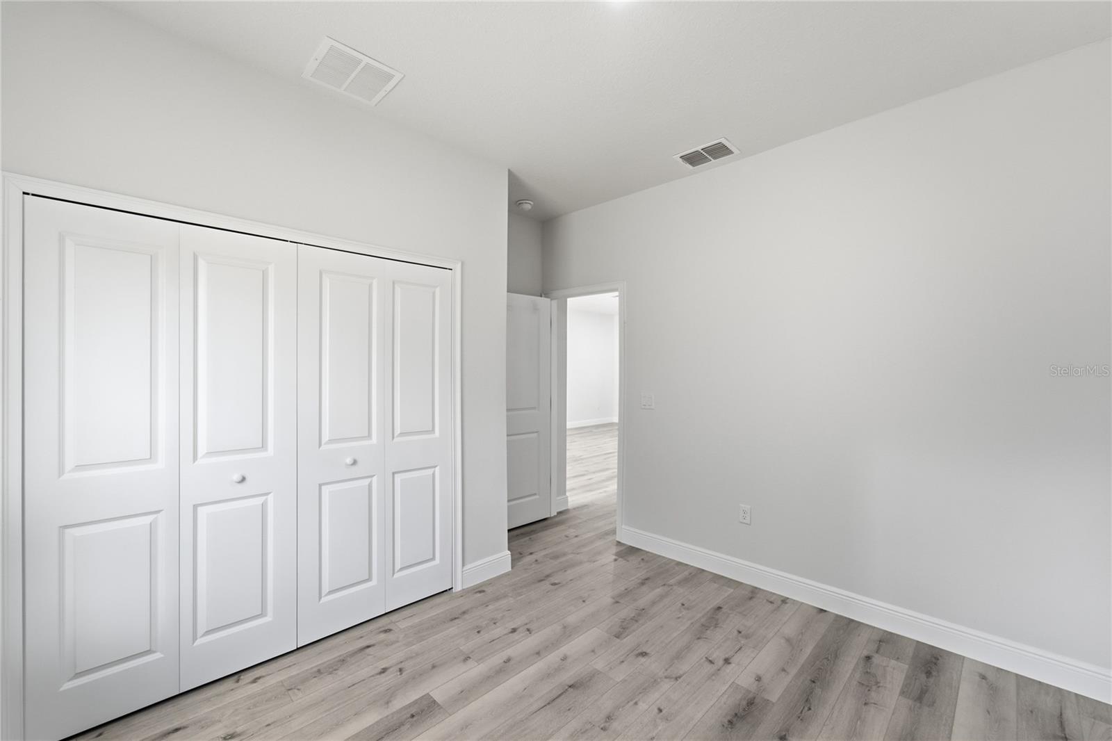 8809 N Circular Way Property Photo 23
