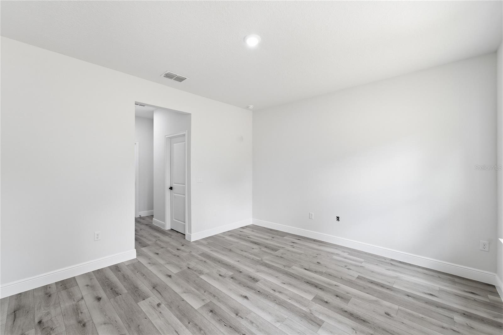 8809 N Circular Way Property Photo 26