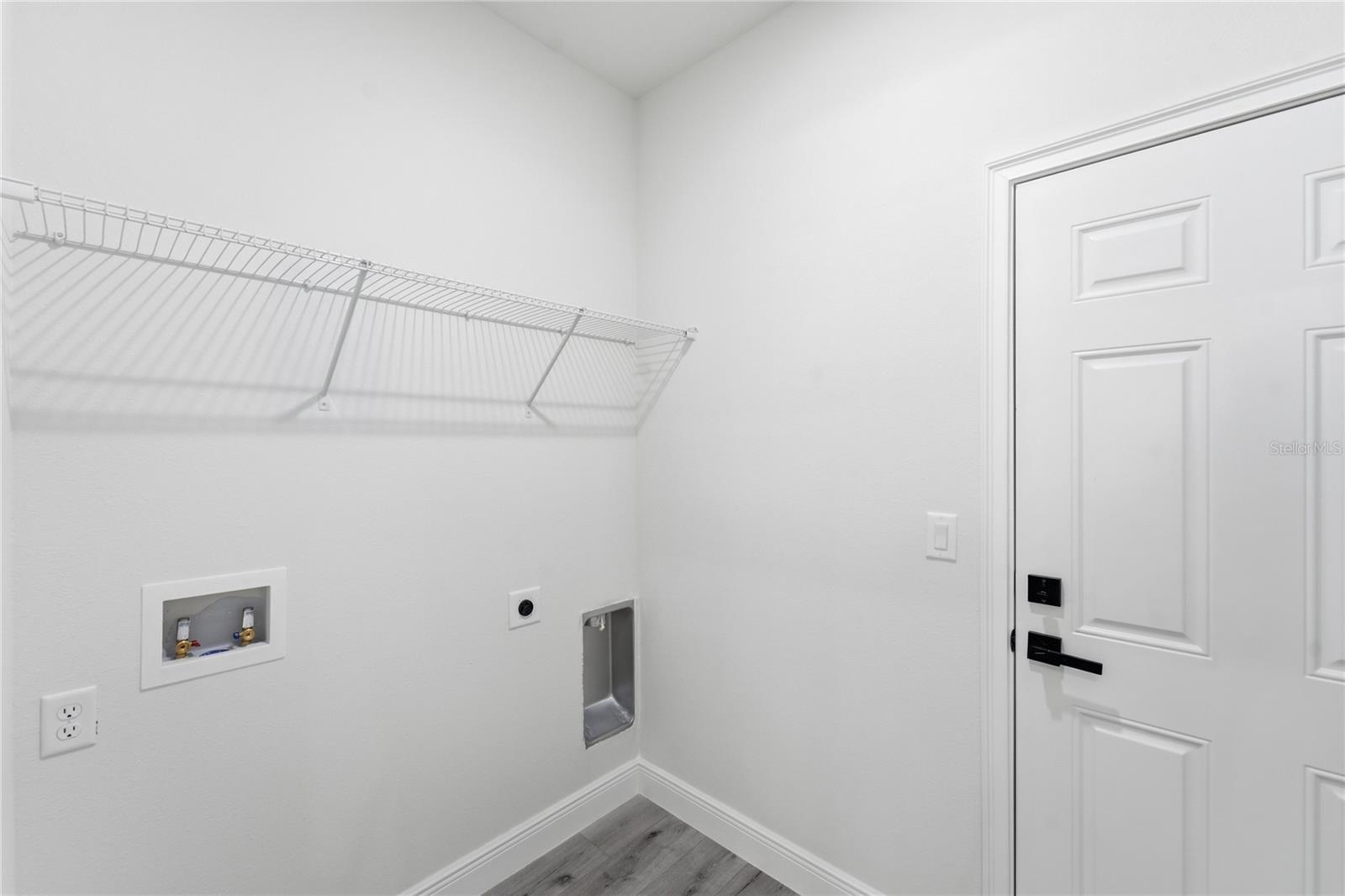 8809 N Circular Way Property Photo 33