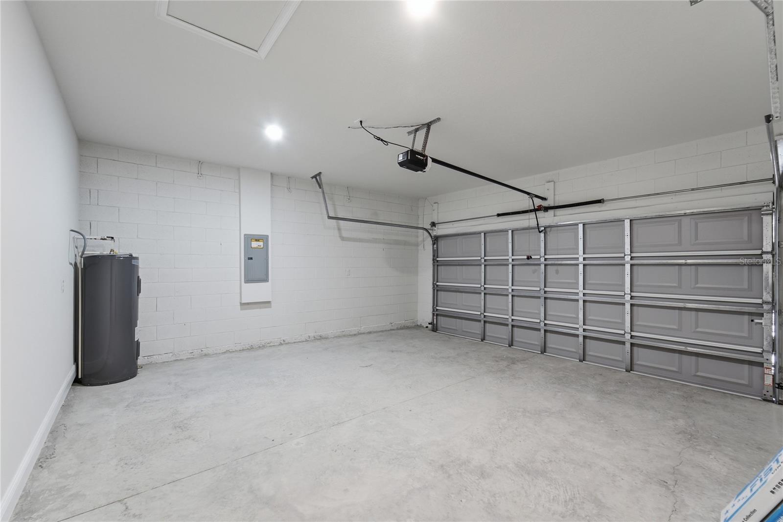 8809 N Circular Way Property Photo 34