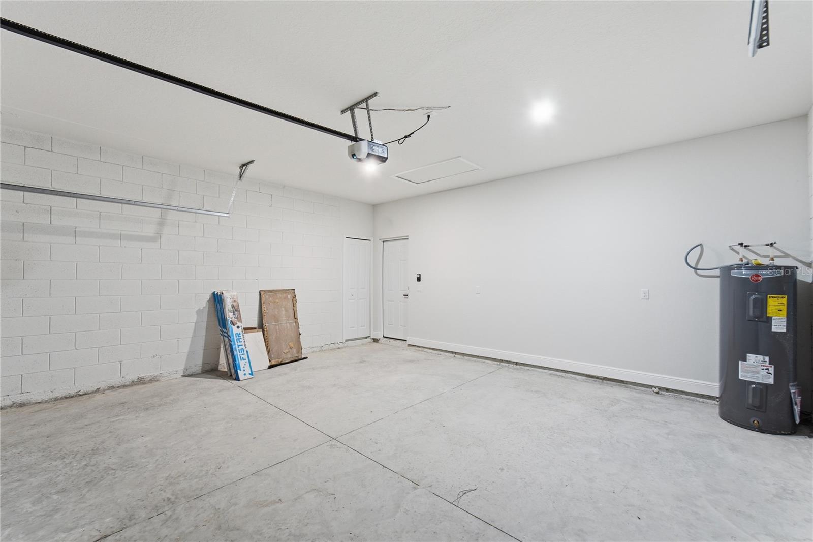 8809 N Circular Way Property Photo 35