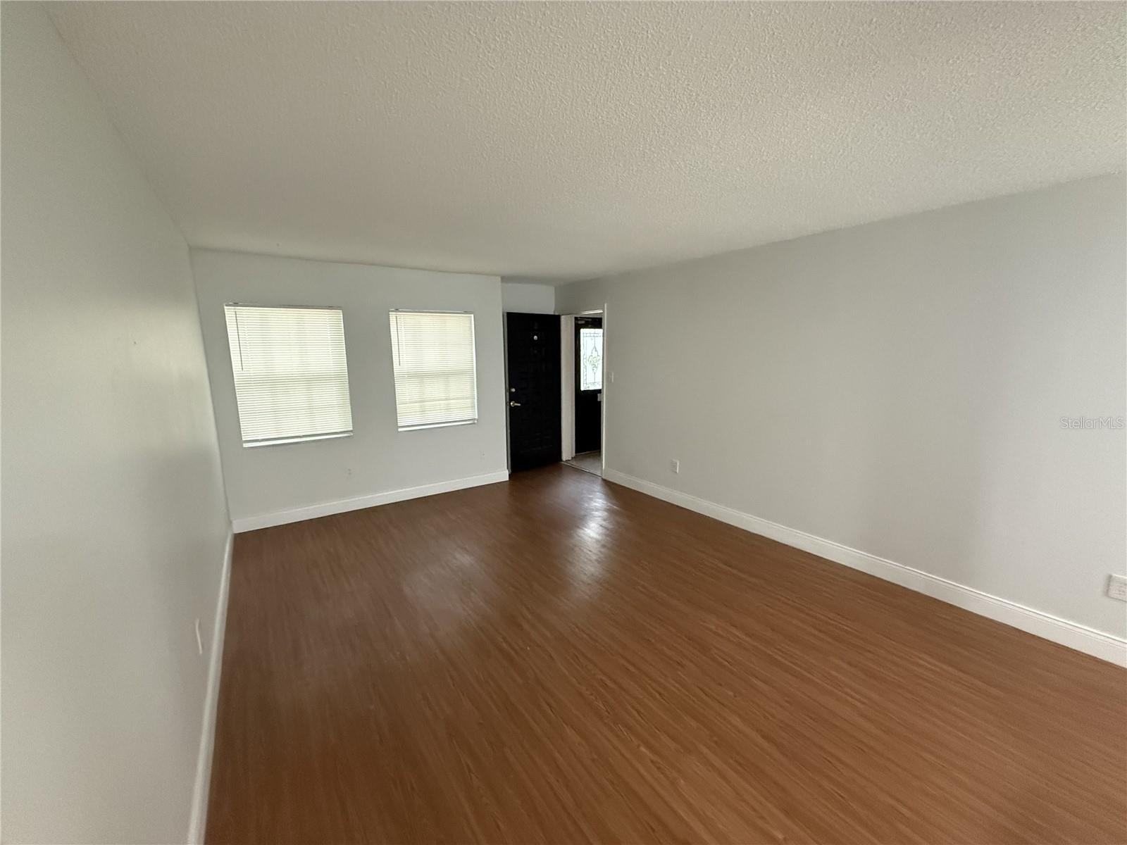 726 Edgewater Dr #2 Property Photo 2