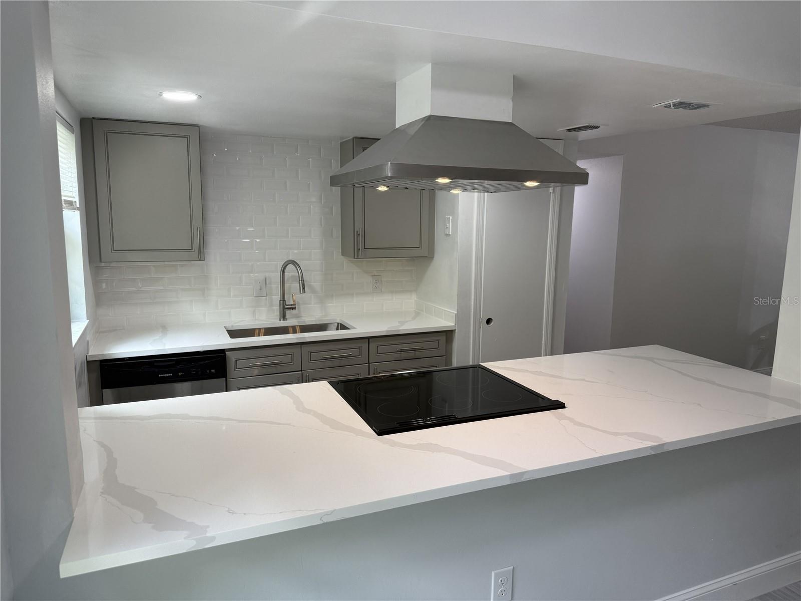 726 Edgewater Dr #2 Property Photo 4