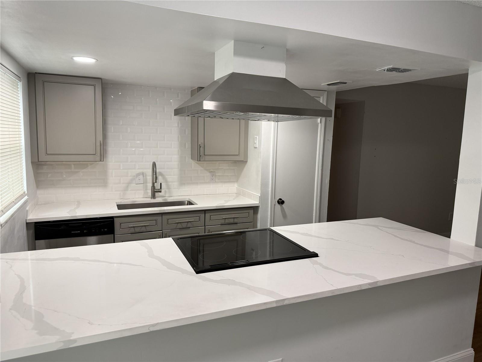 726 Edgewater Dr #2 Property Photo 5