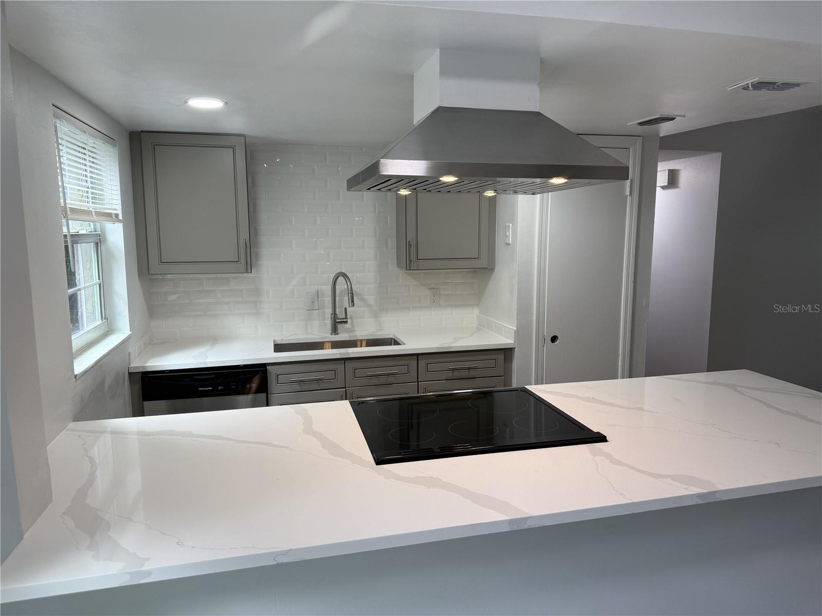 726 Edgewater Dr #2 Property Photo 6