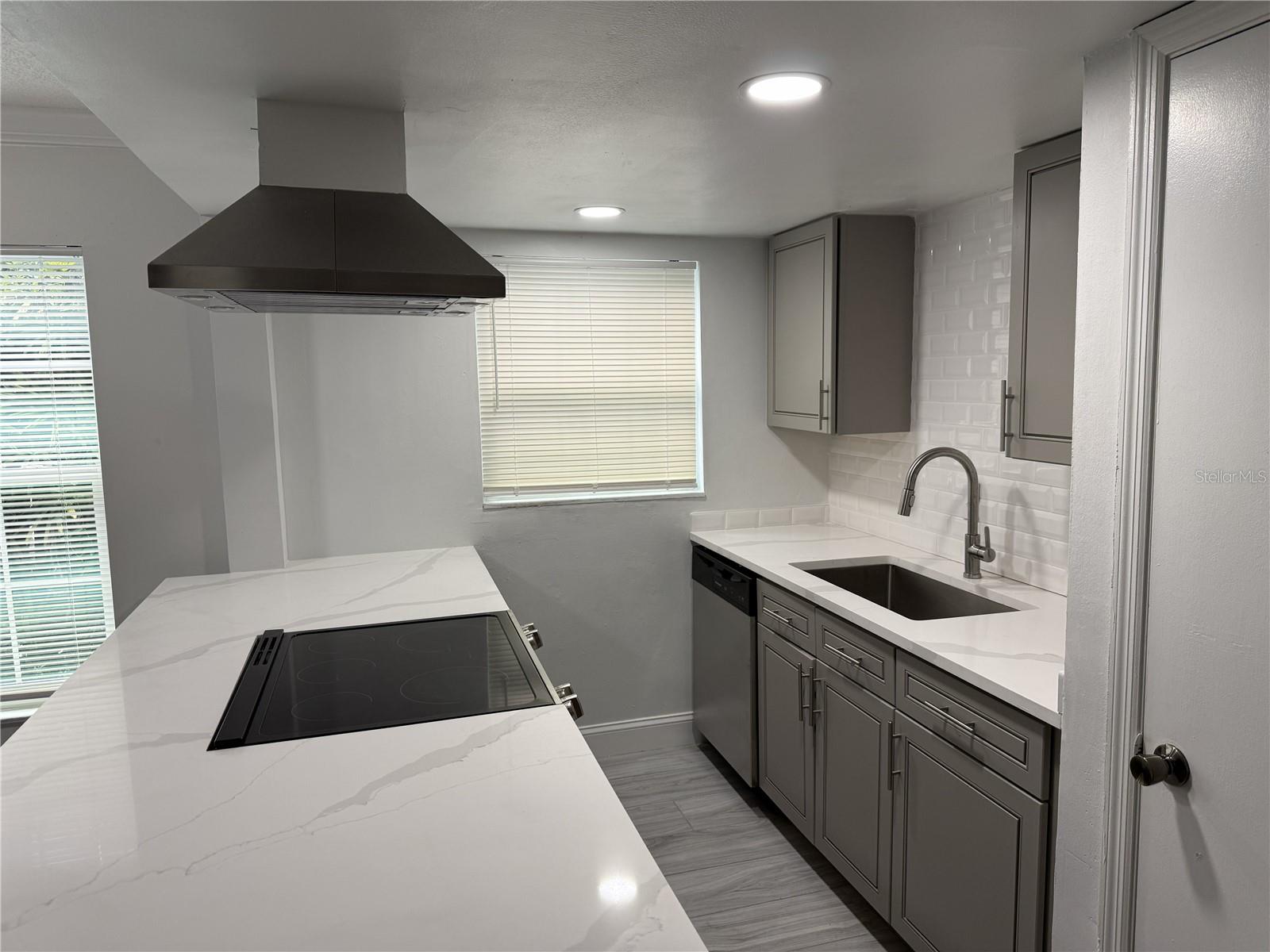 726 Edgewater Dr #2 Property Photo 7