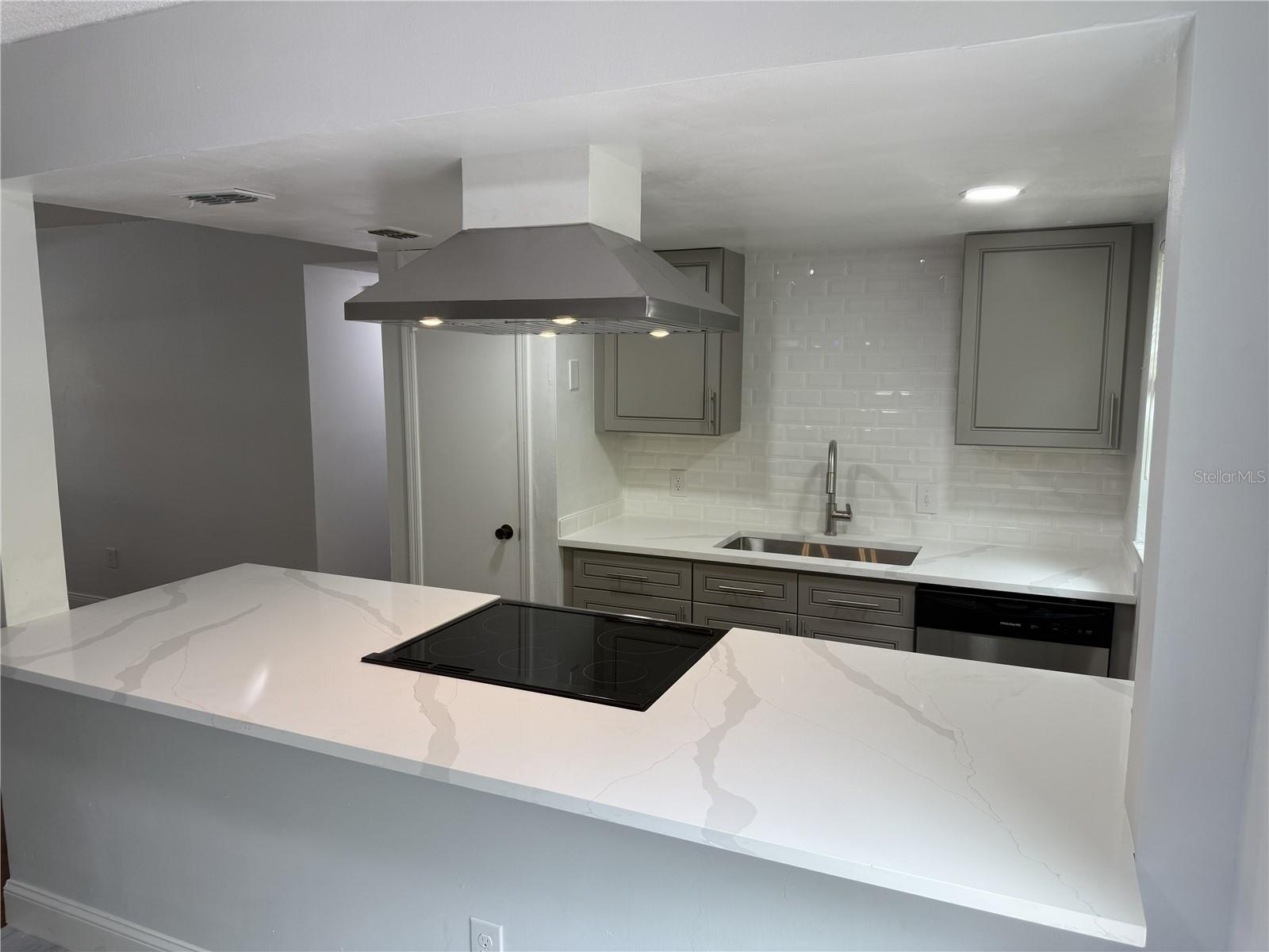 726 Edgewater Dr #2 Property Photo 8