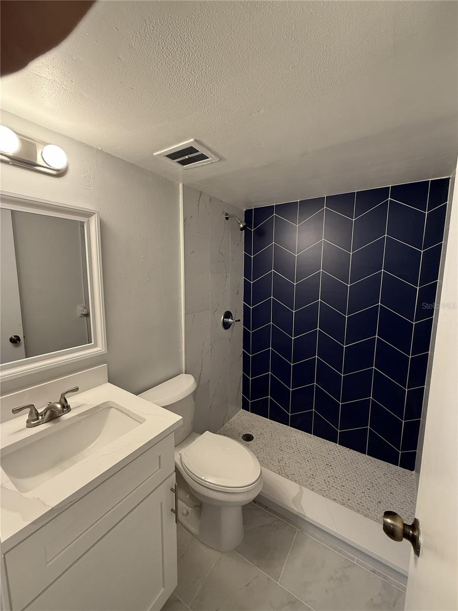 726 Edgewater Dr #2 Property Photo 12