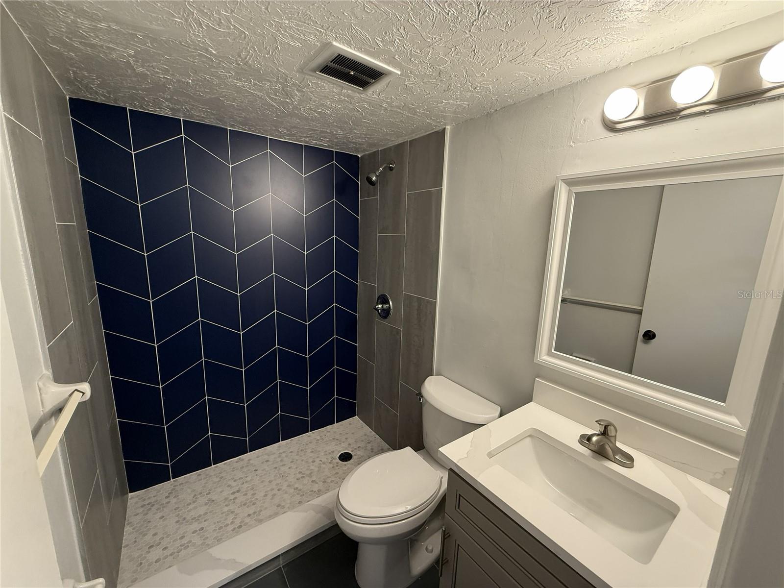726 Edgewater Dr #2 Property Photo 15