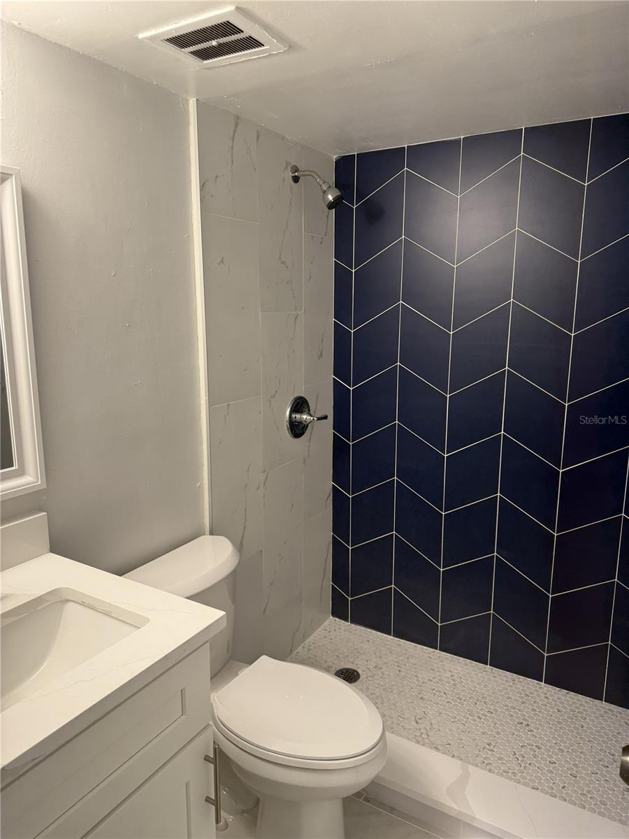 726 Edgewater Dr #2 Property Photo 16