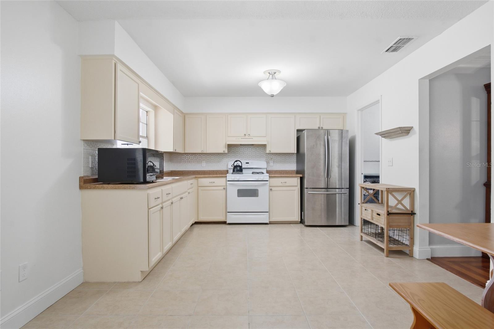 1420 Avalon Blvd Property Photo 6
